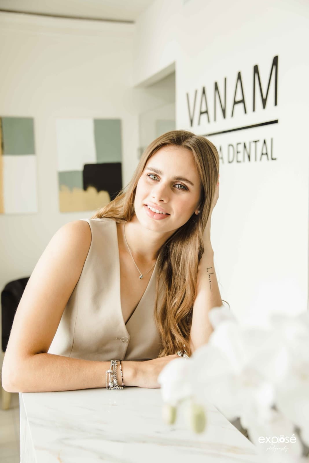 Retrato de la Dra. Vanessa Ramírez en Vanam Clínica Dental